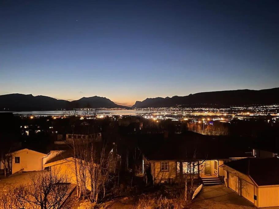 Leilighet I Rolig Gate Med Utsikt Og Gratis Parkering Appartement Tromsø Buitenkant foto