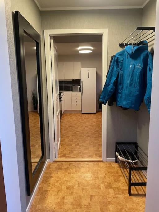 Leilighet I Rolig Gate Med Utsikt Og Gratis Parkering Tromsø Buitenkant foto